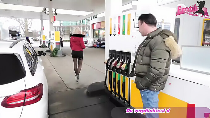 Joven chica alemana recogida en la gasolinera para tener sexo