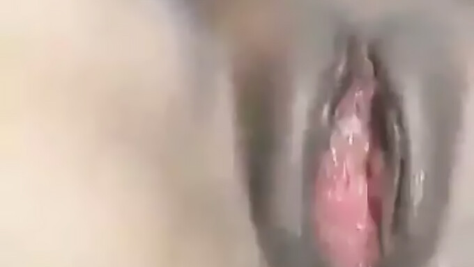 Amatör genç anal creampie'yi seviyor ve içine boşalıyor