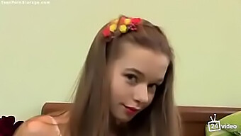 Russisk teenager Milena D viser sine danseevner