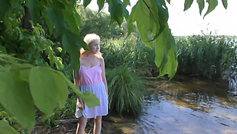 Un Incontro Spontaneo Sul Lago Con Una Giovane Bionda (18+), Con Grandi Tette Naturali E Azione Di Gola Profonda