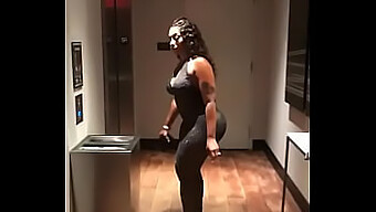 Hot hotel encounter with a curvy ebony beauty