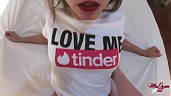 보호 없이 첫 데이트에서 의도하지 않은 Tinder 매치!