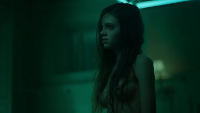 India Eisley's hete ontmoeting in Nao Olhe's film uit 2019