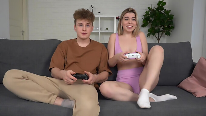 Step-sis and step-bro play out sexual roleplay while parents are away