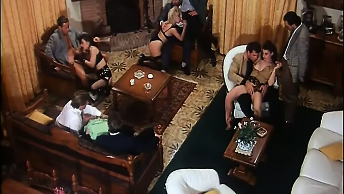 Uma das melhores cenas de sexo em grupo do pornô vintage